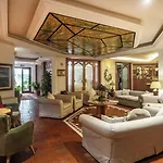 Stefania Boutique By The 4*