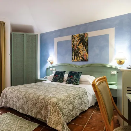 Stefania Boutique By The 4*