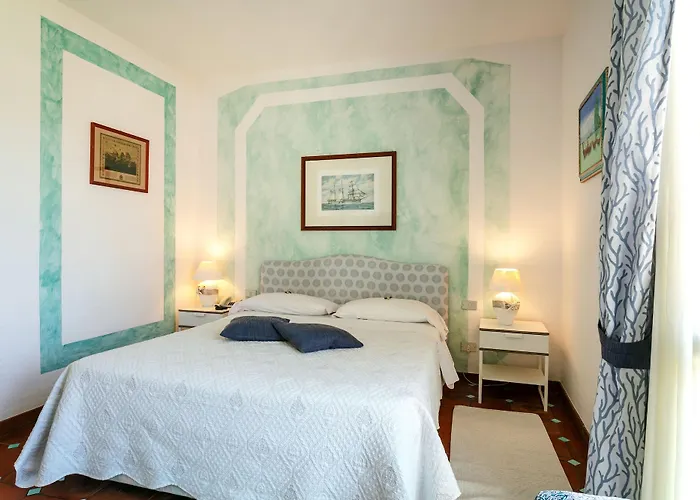 Stefania Boutique By The 4*