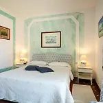 Stefania Boutique By The 4*