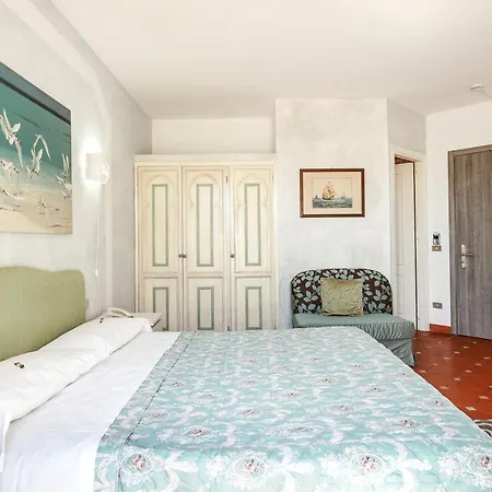 Otel Stefania Boutique By The 4*