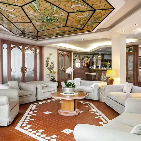 Готель Stefania Boutique By The Ольбія